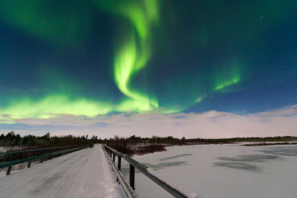Norrsken över Ivalo i finska Lappland