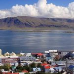 Billiga resor till Island med utsikt över Reykjavik och bergen