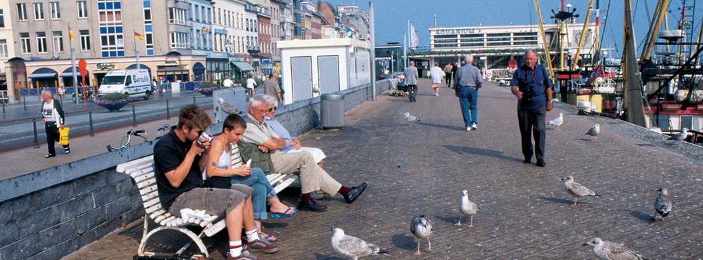 Historiska hus och kanal i Brygge i Belgien