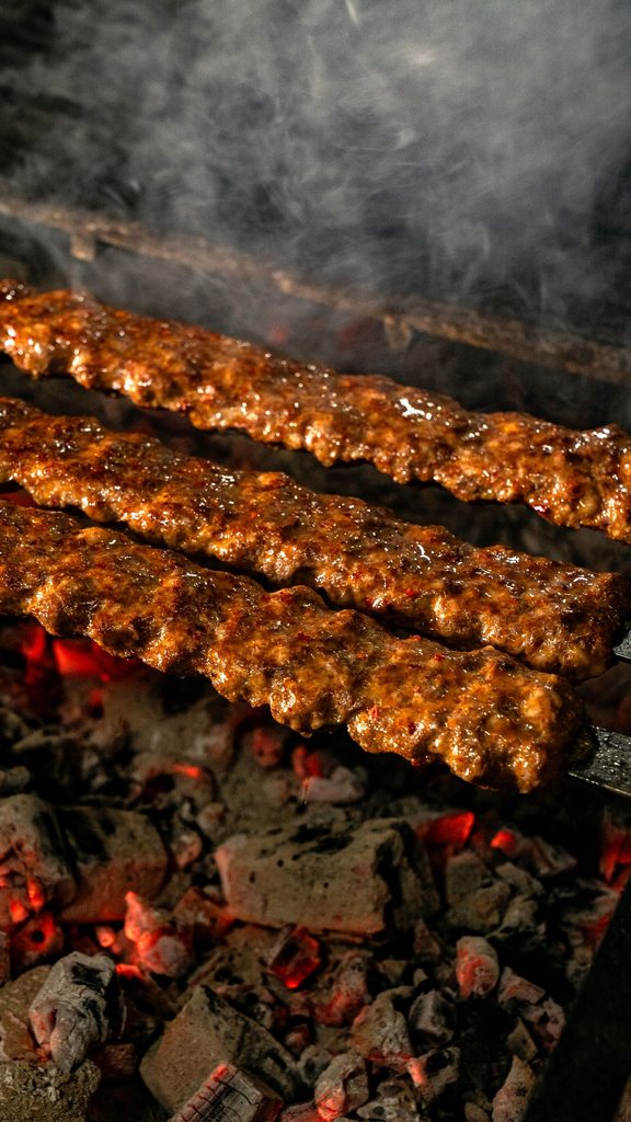 Kebapche. grillade köttfärsrullar i Bulgarien