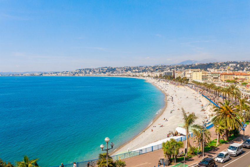 Strand vid billiga resor till Nice, Frankrike
