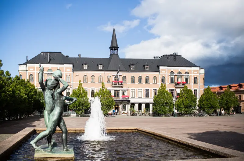 Varbergs Stadshotell och Asia Spa vid torget i Varberg