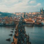 Billiga resor till Tjeckien – utsikt över Prag och Karlsbron