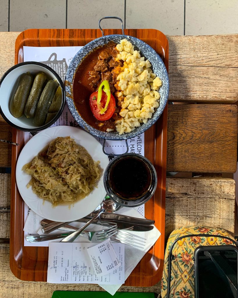 Traditionell ungersk mat i Budapest
