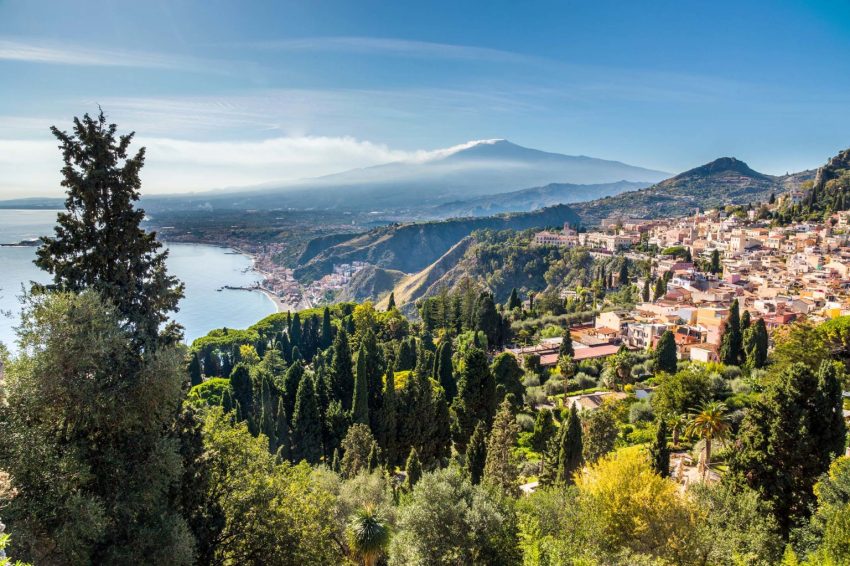 Resa till Sicilien med utsikt över Taormina och vulkanen Etna