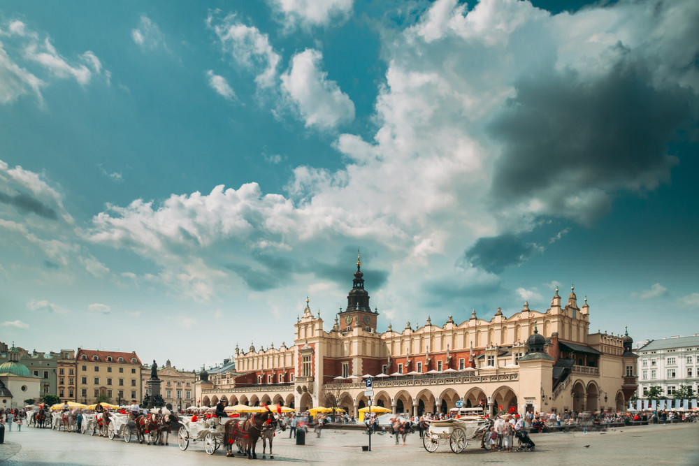 Marknadstorget Rynek Główny och Mariakyrkan i Krakow